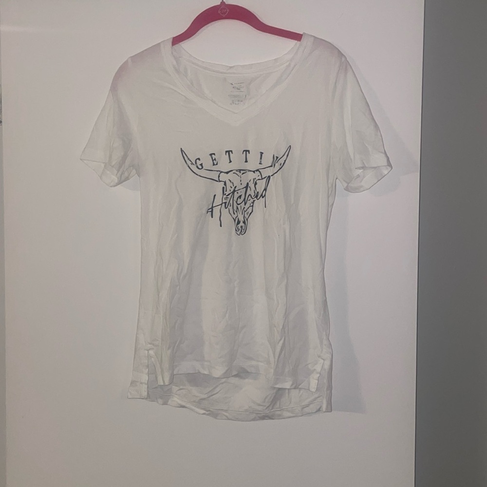 Small Bride-To-Be Gettin’ Hitched White V Neck